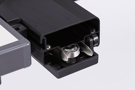 カーソル移動の軽快さと精度を追求したF.F.R（Flat Face Rolling）方式