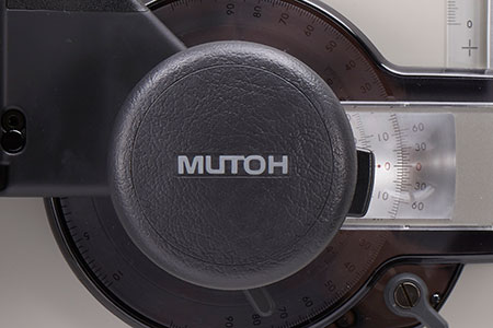 手にフィットするソフトハンドル