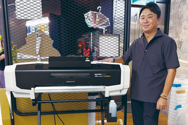 ホログラム素材にも美しい仕上がりを達成