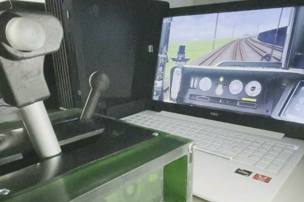 電気科の課題研究で光造形プリンターML-200 が活躍！鉄道運転シミュレーターの筐体を製作！