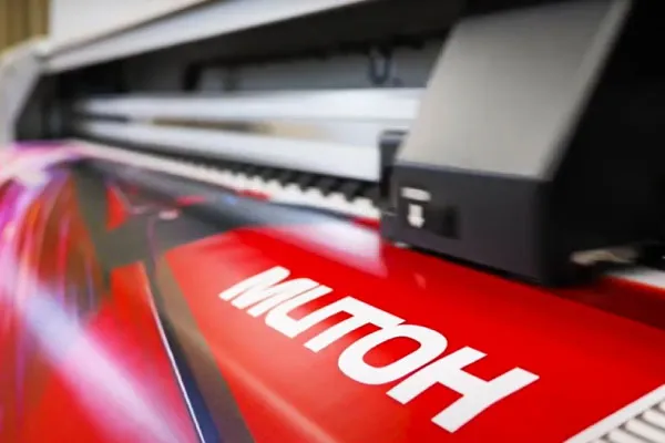 設置しやすいコンパクトな機体サイズ。そのまま作業机などに設置が可能