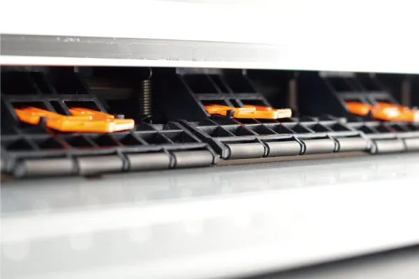 Partial pressure cancellation mechanism