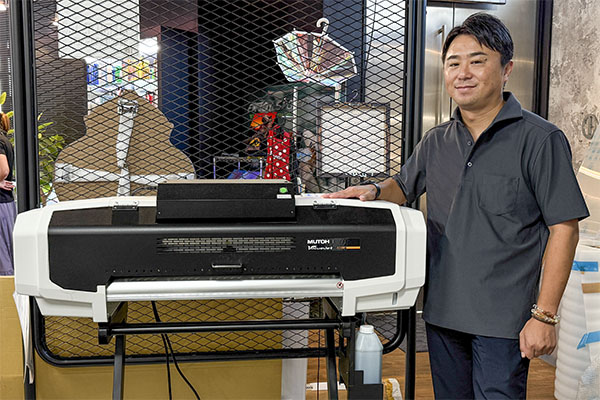 ホログラム素材にも美しい仕上がりを達成