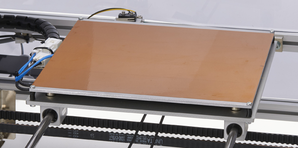 ヒータ付き成形テーブルで造形物の収縮・反りを抑制