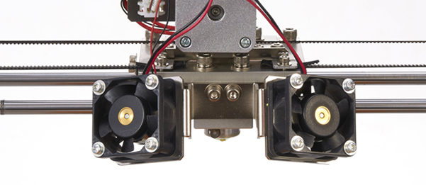 ダブル冷却ファン搭載