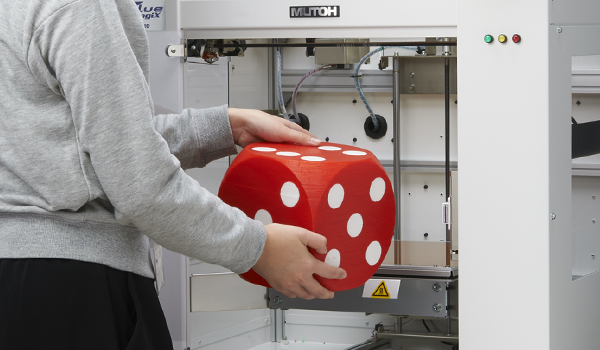 300×300×300 mmの大型造形エリア