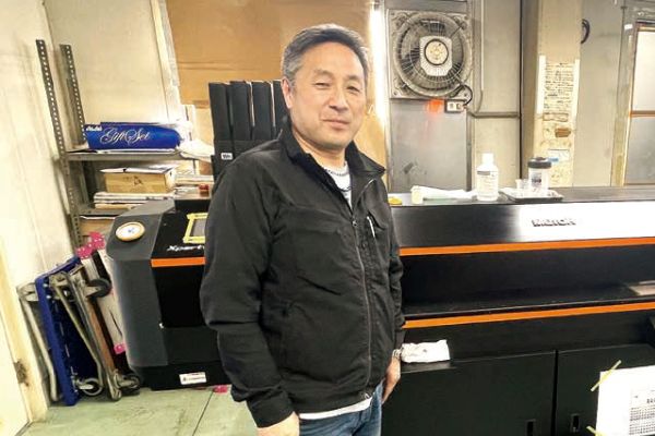 銘板エッチング60年の常識を塗り替えた、XpertJet 1462UFが新たなものづくりを開拓